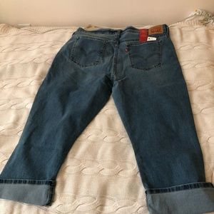 Levi's Capri jeans in a blue wash.